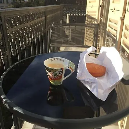 Grimaldi - Superbe T2 Proche De La Promenade Des Anglais *