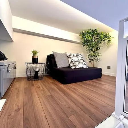 Grimaldi - Superbe T2 Proche De La Promenade Des Anglais *